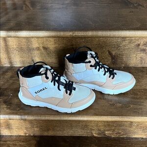 Sorel Women’s Size 8 Beige and Black Sneakers